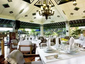 Peti Mas Hotel - Image 2