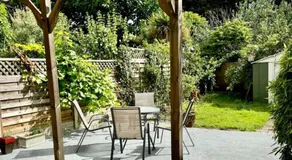 Inviting 4-Bed House near Heathrow w Fireplace - Image 5