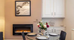 5 MIN TO CASTLE & SHOPS - CHARMING CHARACTER HOME - By Tempstay - Image 5
