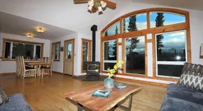 3 Bedroom Home with Amazing Views 11 mi from Denali - Image 2