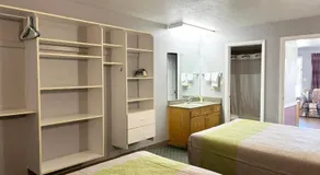 Coronada Inn & Suites - Image 2