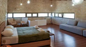 Oliva Emerald Eco - Secluded Off-Grid Vineyard Villa - Image 2
