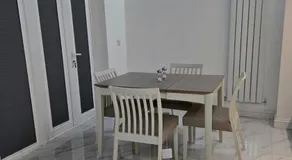 A stylish 3 bedroom house or Apartment in Greenhithe - Available for booking as individual Room or as a Whole apartment - 11mins walk to Greenhithe Train Station, 7 mins drive to Bluewater shopping mall - Image 4