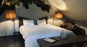 Édouard Garden Café Guest Room - Image 2