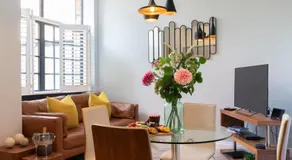 Elliot Oliver - Stylish 2 Bedroom Town Centre Apartment - Image 4