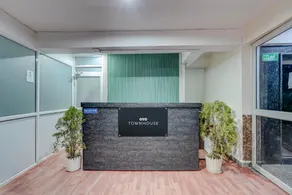 Townhouse DLF Phase-4 MG Road Cyber Hub - Image 4