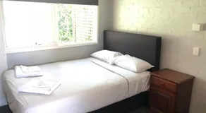 Bateau Bay Hotel - Image 4