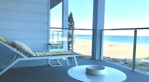 Luxury beachfront apartment - Image 5