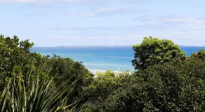 Waves 8 - Beachfront with pool - Image 4