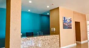 Large Luxurious Beach Front at Bayfront Villa - Image 4