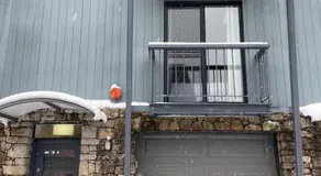 Warm Thredbo Chalet with Garage & Easy Ski Access - Image 3