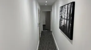 Spacious 2-Bed Flat with Free Parking Near Nottingham! - Image 3