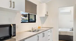 Kenilworth Country Cabins - Image 3