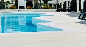 Avkopplande lägenhet med pool och stor terrass nära stranden - Image 5