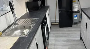 Aurang House, 1 Bedroom, with Kitchen, 55" Flat TV, Private Parking - Image 5