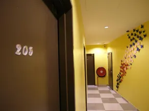 Le Hotel - Image 3