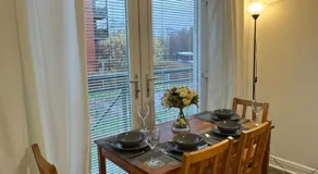 Modern 2-Bed Near Braehead - Image 2