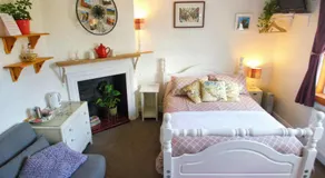 The Red Red Robin Cottage - Image 2