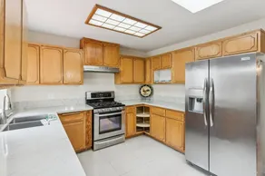 Russell House Near Hollywood & Griffith Park 3 Bedroom Home - Image 4