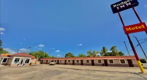 Budget Inn - Image 5