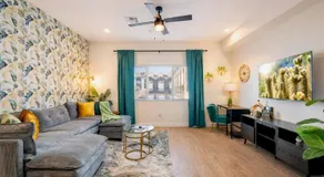 Sapphire Leaf- Luxury 3BR- Pool, King Beds, Spacious, Quiet, Garage, Close to Airport and OldTown - Image 4