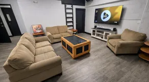 Private Suite, King Bed, Big Screen Sleeps 4 - Image 3