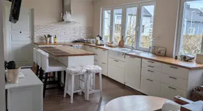 Tilava huone rannan lähellä - Image 3