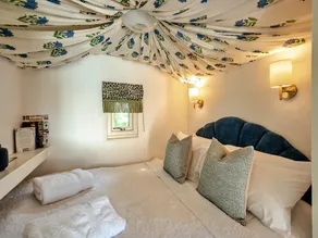 Finest Retreats - Shrawardine Train Carriage - Image 2