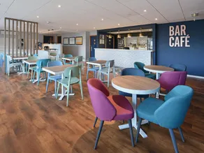 Travelodge London Raynes Park - Image 2