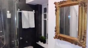 R & Freud Guest House - Image 2