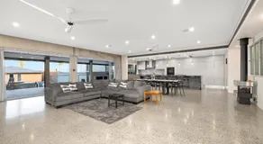 Striking Luxury Home with Garden & BBQ - Image 4