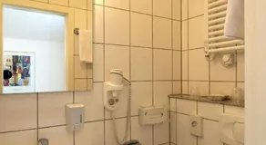 Hotel Wittelsbacher Hof - Image 2