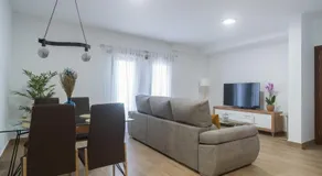 Voll ausgestattetes tolles Ferienhaus mit Grill, Terrasse und Garten | Ideal für Homeoffice - Image 2