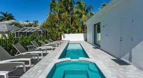 Sorrento Vacation Rental and Cabana - Spacious 6 BR Retreat with Private Pool and Hot Tub! Pet Friendly, steps from Vanderbilt Beach with separate Cabana - Perfect for Large Groups and Families! - Image 4