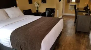 Sunny Isle Motel - Image 2