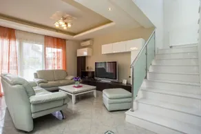 EVA's House - Image 3