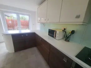 Stylish 3 bed close to Nissan - Image 5
