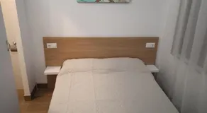 HABITACIÓN ECONÓMICA CON BAÑO PRIVADO EN PLENO CENTRO DE FIGUERES - Image 5