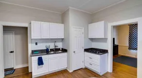 Cozy 1 Bed Historic Elmwood Park-Centennial House - Image 5