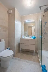 Apartment with parking and balcony near the beach - Image 2