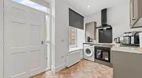1-Bed Duplex with Sofa Bed in Airdrie Lanarkshire - Long Stays - Free Parking - Image 2
