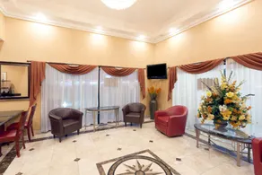 Howard Johnson Hotel & Suites by Wyndham Pico Rivera - Image 2