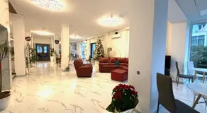 MoMo Seaview Hotel - Image 4