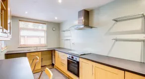 Cosy 3BR Home in Redditch - Sleeps 6 - Image 3