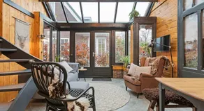 Uniek houten huis nabij bos en plassen - Image 3