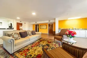 Quality Inn - Image 2