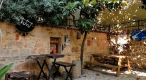 Kuyu Beergarden Hostel - Image 3