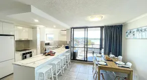 Maroochydore Riverfront Apartment - Image 3