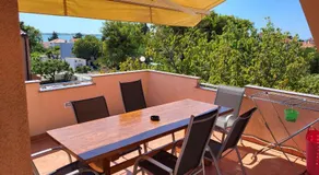 Apartamento vacacional totalmente equipado con barbacoa, jardín y terraza | Vistas a la montaña - Image 3