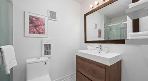 Casa Hotels College Modern Suite Near Little Italy Walk to Transit - Image 2